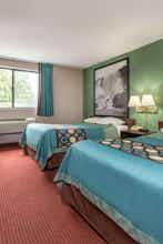Hotel Super 8 Niagara Falls NY photo 2