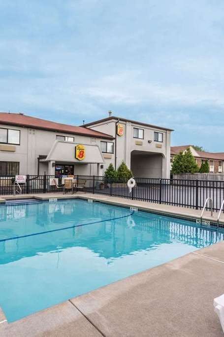 Hotel Super 8 by Wyndham Niagara Falls NY photo 5