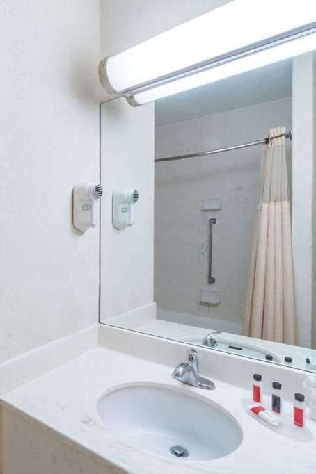 Hotel Days Inn by Wyndham Columbus Airport photo 3