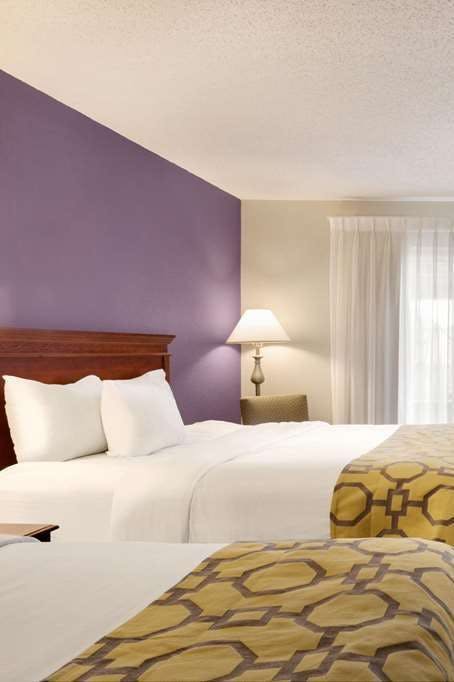 Hotel Baymont by Wyndham Springfield I-44 photo 2