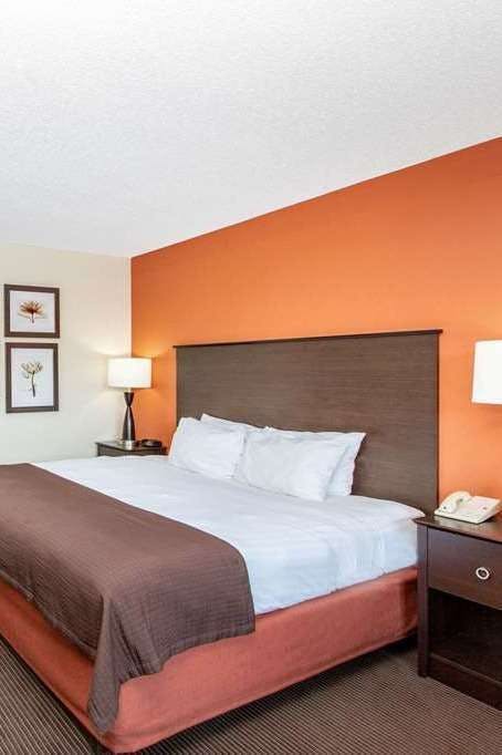 Hotel AmericInn by Wyndham Ottumwa photo 1