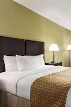 Hotel Baymont IS Monroe photo 1