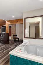 Hotel Baymont IS Monroe photo 4