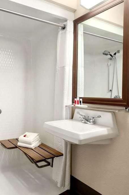 Hotel Baymont IS Monroe photo 5