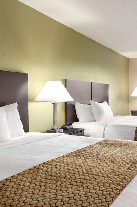 Hotel Baymont IS Monroe photo 2