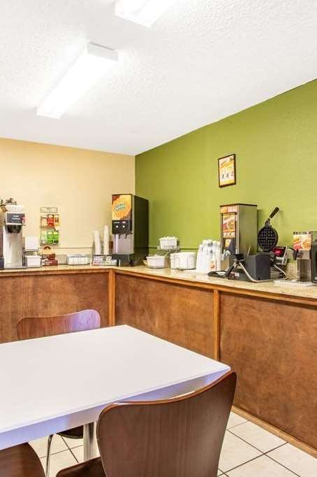 Hotel Super 8 by Wyndham Craig photo 5