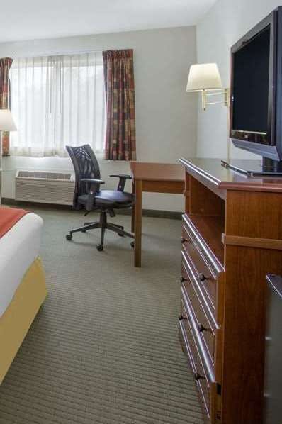 Hotel Baymont by Wyndham Freeport photo 5