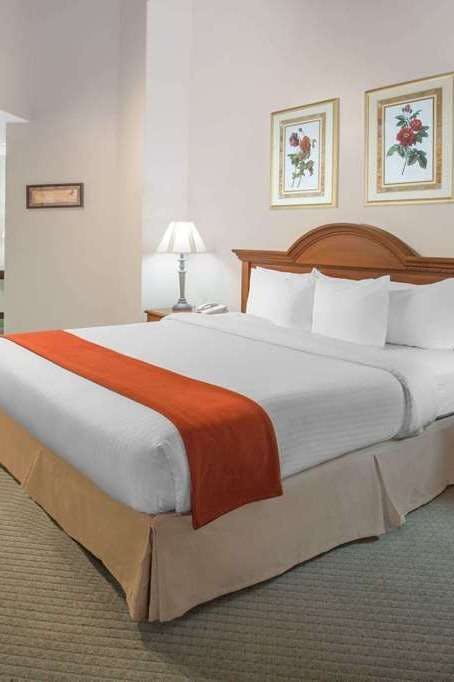 Hotel Baymont by Wyndham Freeport photo 1