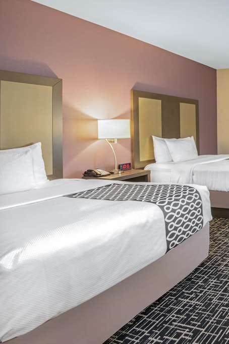 Hotel La Quinta Inn & Suites by Wyndham Weatherford OK photo 3