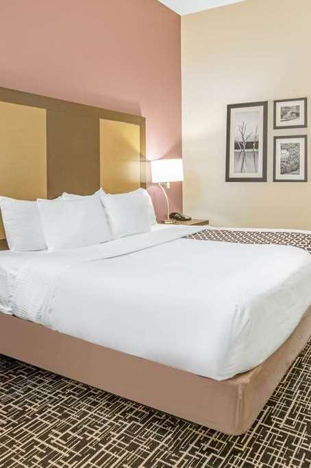 Hotel La Quinta Inn & Suites by Wyndham Weatherford OK photo 1