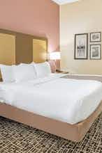 Hotel La Quinta Inn Suites Weather photo 1