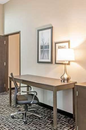 Hotel La Quinta Inn & Suites by Wyndham Weatherford OK photo 5