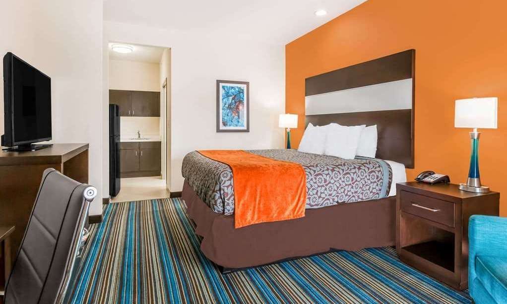 Days Inn & Suites by Wyndham Katy