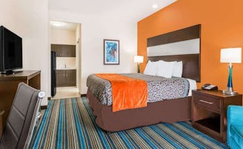 Days Inn & Suites by Wyndham Katy