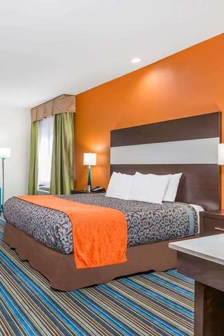 Hotel Days Inn & Suites by Wyndham Katy photo 2