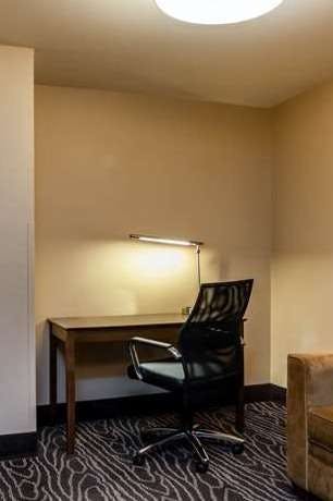 Hotel La Quinta Inn & Suites by Wyndham Eugene photo 5