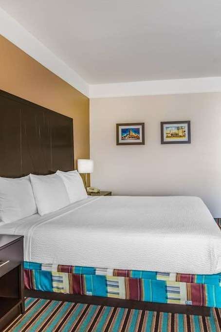 Hotel La Quinta Inn Ste Bakrsfield N photo 1