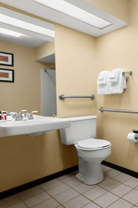 Hotel Baymont Rocky Mount photo 4