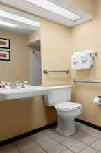 Hotel Baymont Rocky Mount photo 4
