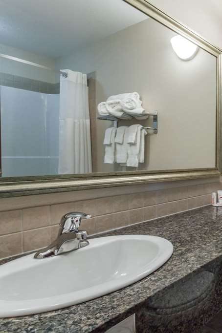 Hotel Ramada by Wyndham Westlock photo 4