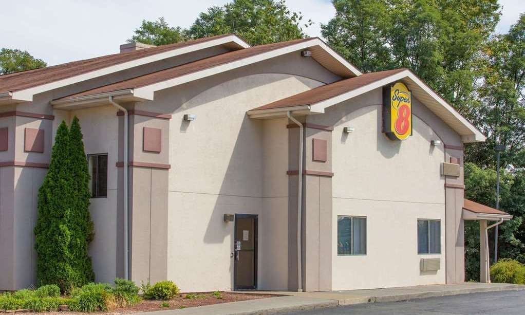 Super 8 by Wyndham Lewisburg