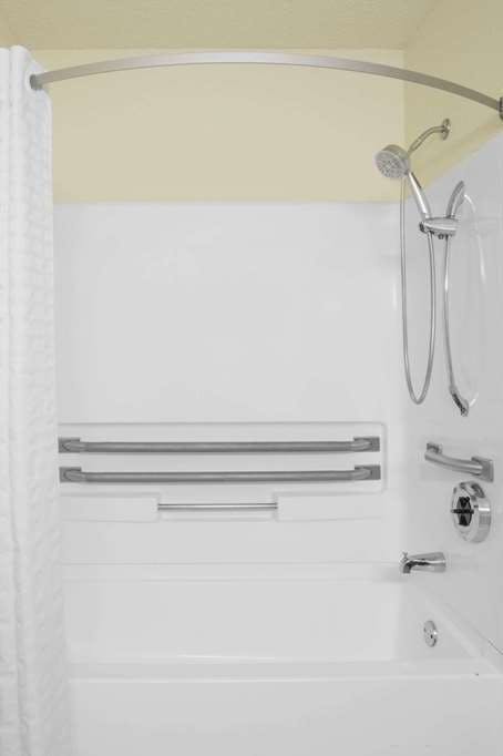 Hotel Super 8 by Wyndham Lewisburg photo 4