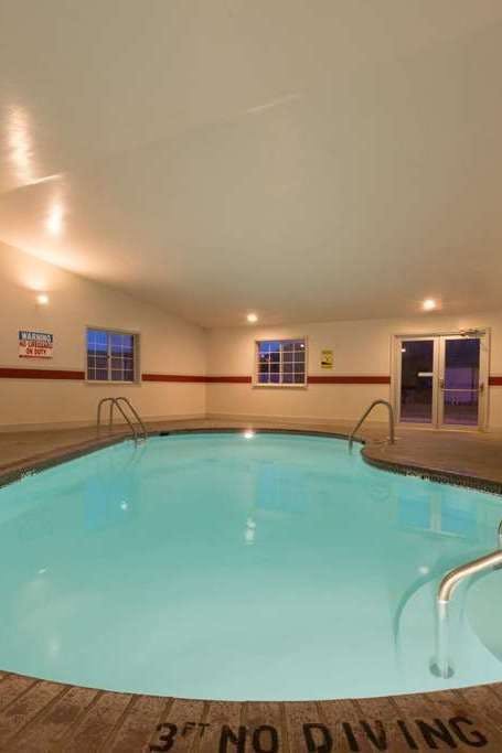 Hotel Super 8 by Wyndham Greenfield photo 4