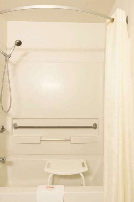 Hotel Super 8 by Wyndham Greenfield photo 3