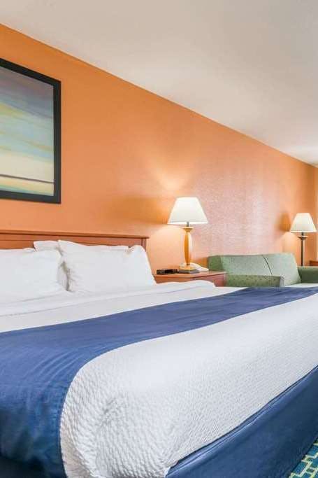 Hotel Baymont by Wyndham Santa Fe photo 1