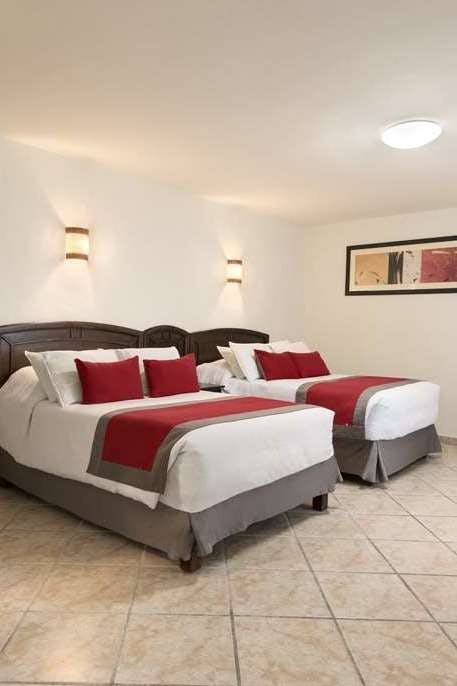 Hotel Ramada Plaza by Wyndham Leon photo 2