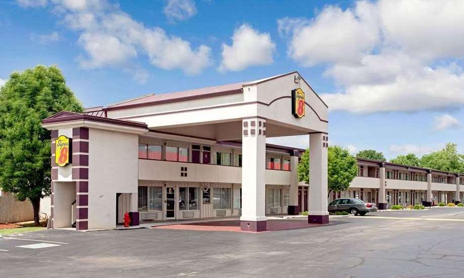 Super 8 by Wyndham Oklahoma/Frontier City