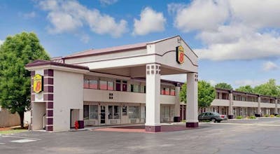Super 8 by Wyndham Oklahoma/Frontier City