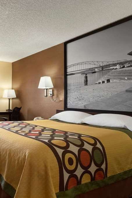 Hotel Super 8 Cedar Rapids photo 1