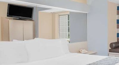 Microtel Inn & Suites by Wyndham Clear Lake