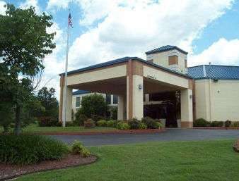 Hotel Days Inn & Suites by Wyndham Tahlequah photo 1