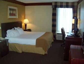 Hotel Days Inn & Suites by Wyndham Tahlequah photo 2