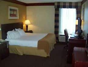 Hotel Days Inn & Suites by Wyndham Tahlequah photo 2