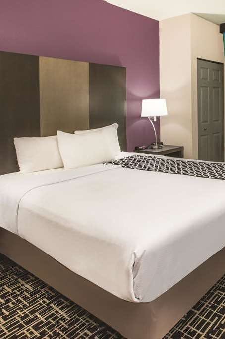 Hotel La Quinta Inn by Wyndham Indianapolis North at Pyramids photo 1