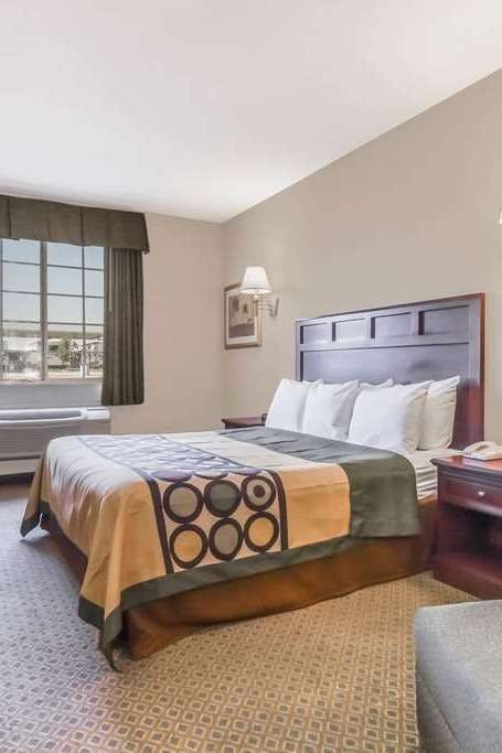 Hotel Super 8 by Wyndham Alvarado photo 1