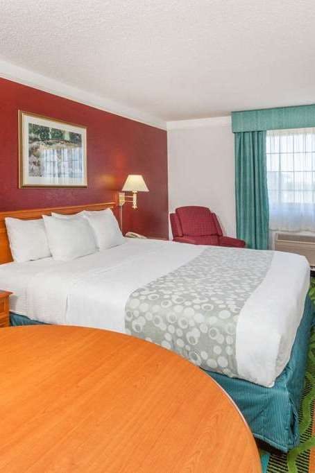 Hotel Days Inn & Suites by Wyndham Arlington Heights photo 1