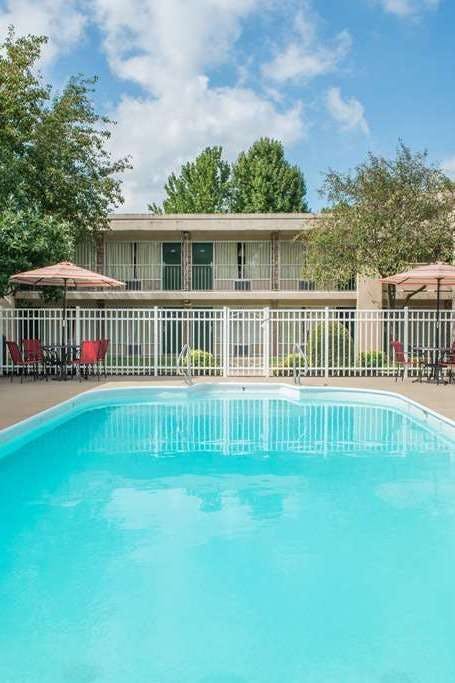 Hotel Days Inn by Wyndham Paducah I-24 Exit 4 photo 4