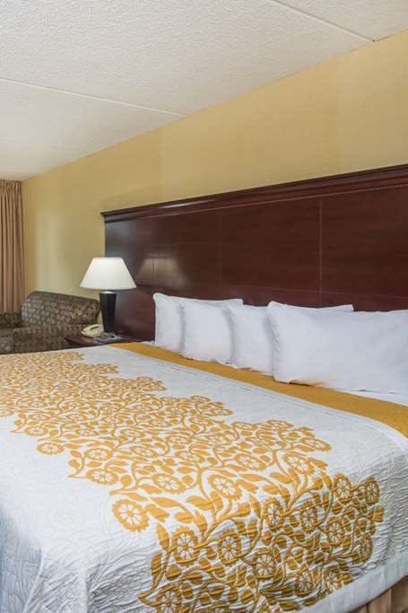 Hotel Days Inn by Wyndham Paducah I-24 Exit 4 photo 1