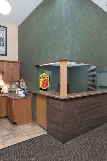 Hotel Super 8 by Wyndham Willmar photo 5