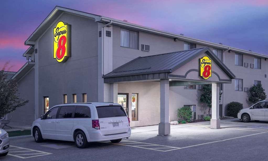 Super 8 by Wyndham Willmar