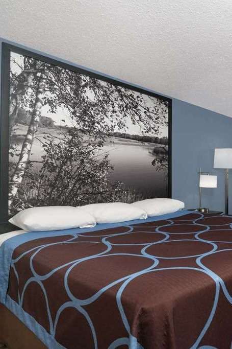 Hotel Super 8 by Wyndham Willmar photo 1