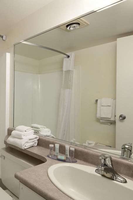 Hotel Travelodge Nanaimo BC photo 5