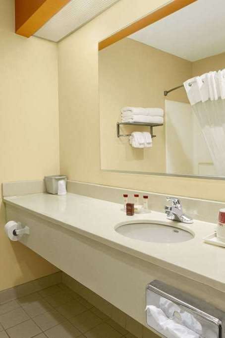 Hotel Ramada Limited Columbia photo 4