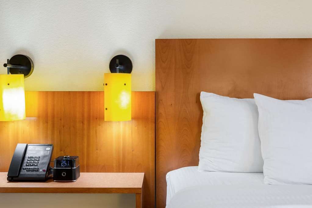 Hotel La Quinta Inn Ste Raleigh Cary photo 4