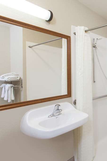 Hotel Days Inn by Wyndham Carlsbad photo 4