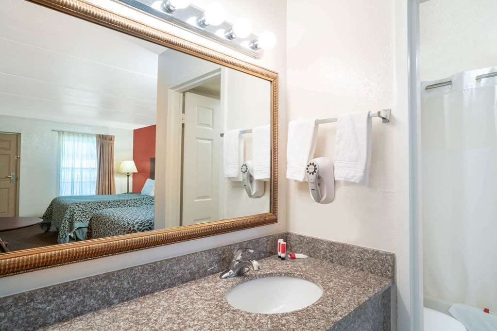 Hotel Days Inn by Wyndham Cave City photo 4